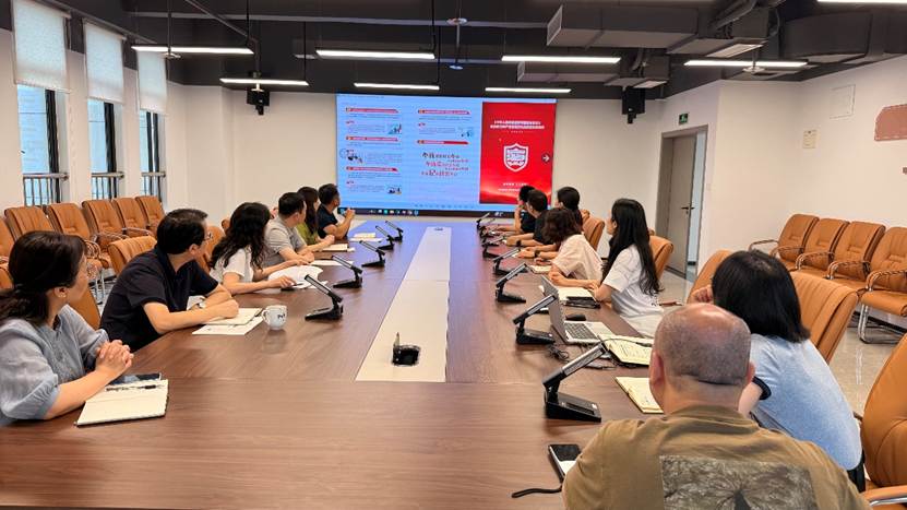 会议室里的人们 AI 生成的内容可能不正确。